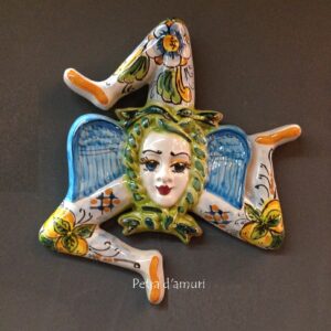 Trinacria in ceramica siciliana