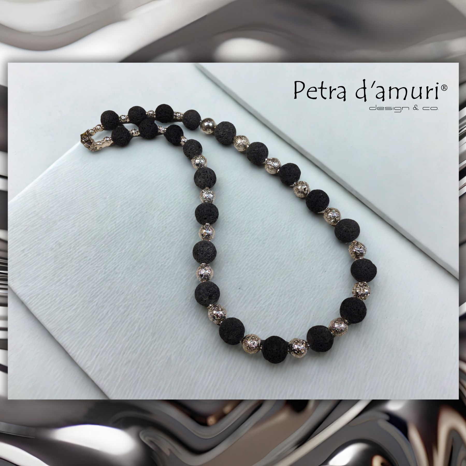 Collana siciliana in pietra lavica antracite e argento
