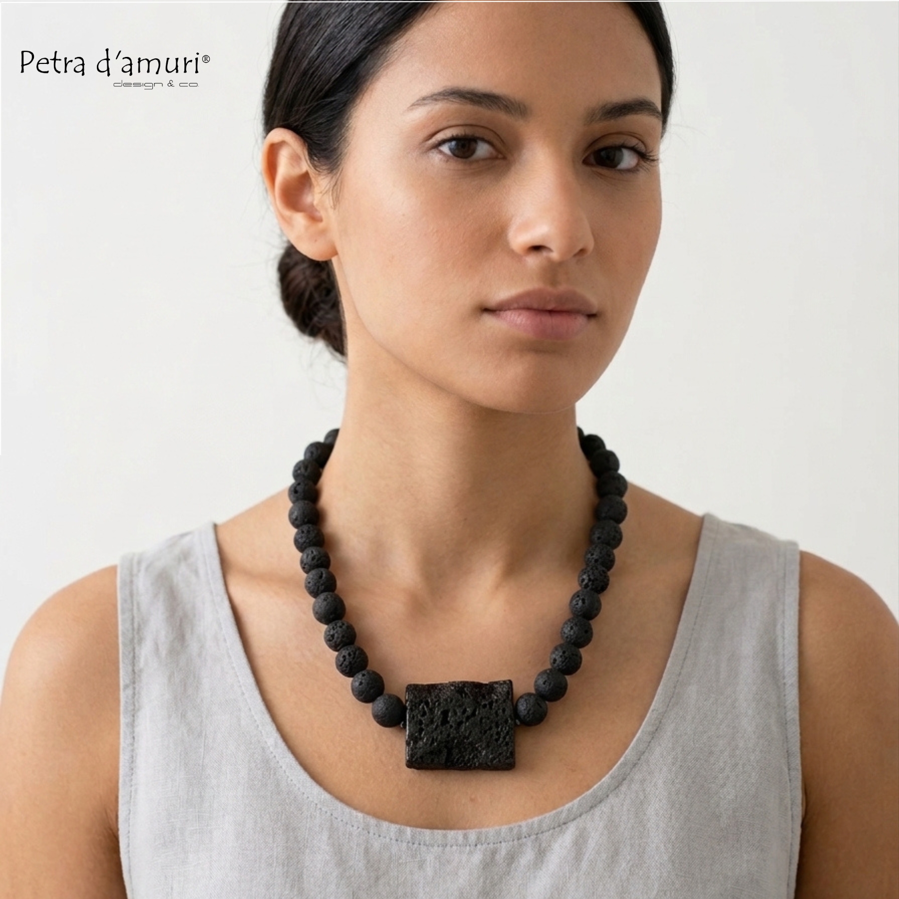 Collana in Pietra Lavica Nero Integrale