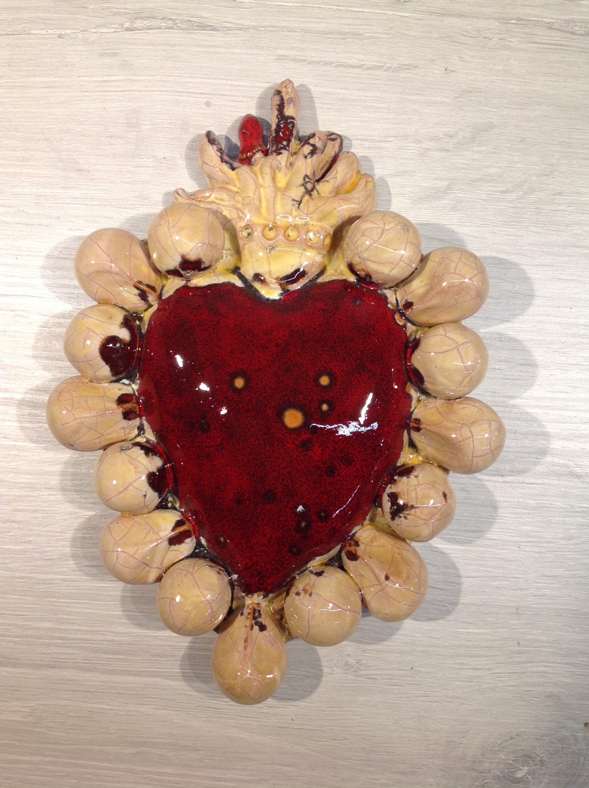 Cuore sacro rosso beige