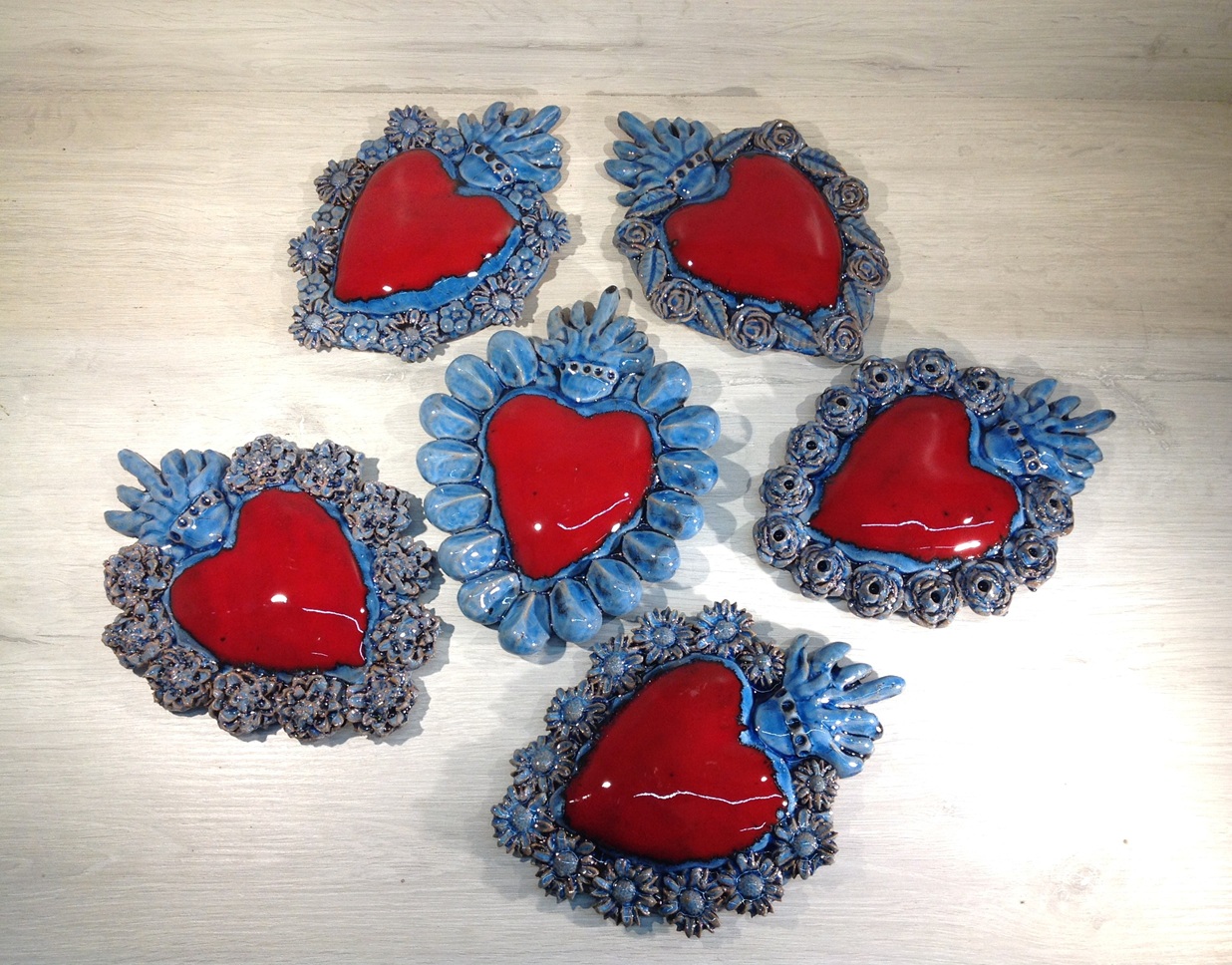 Cuori Sacri in Ceramica Rosso Blu